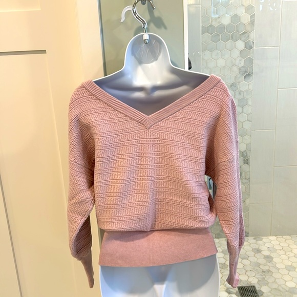 Flattering WHBM sweater! - Picture 4 of 6